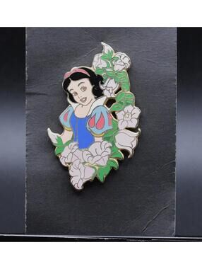 Disney Auctions Snow White Among Flowers LE 1000 Pin (C3)